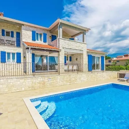 Sterpazzi Sleeps 8 Pool Air Con Wifi *