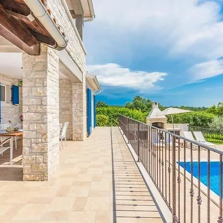 Sterpazzi Sleeps 8 Pool Air Con Wifi Strpačići