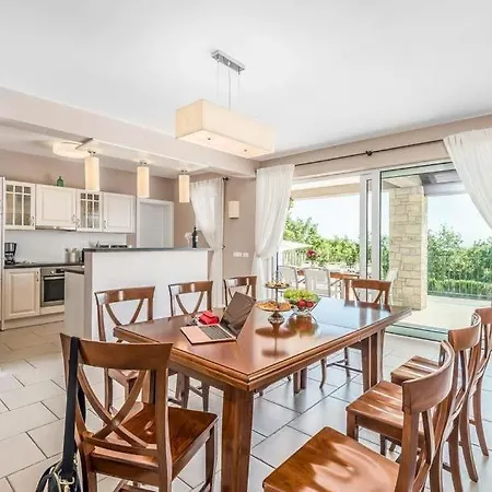 Sterpazzi Sleeps 8 Pool Air Con Wifi 别墅 Strpacici