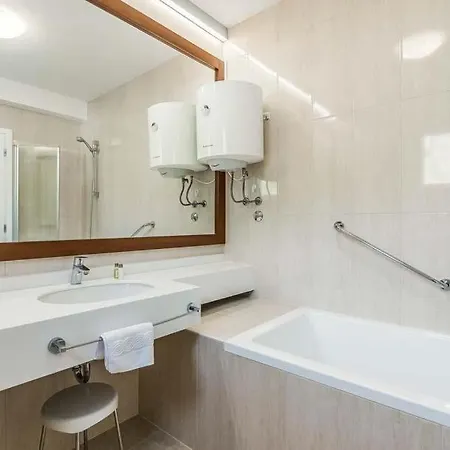 Sterpazzi Sleeps 8 Pool Air Con Wifi 别墅 Strpacici