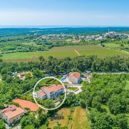 Villa Sterpazzi Sleeps 8 Pool Air Con Wifi *