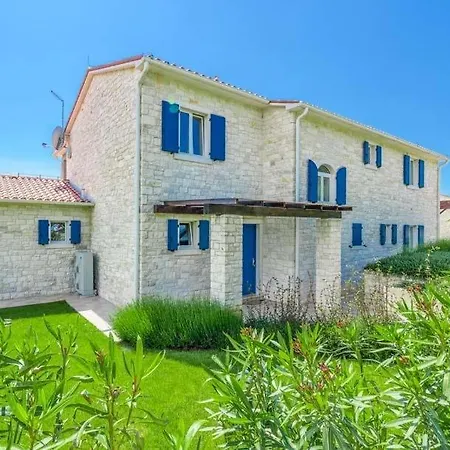 Sterpazzi Sleeps 8 Pool Air Con Wifi Villa *