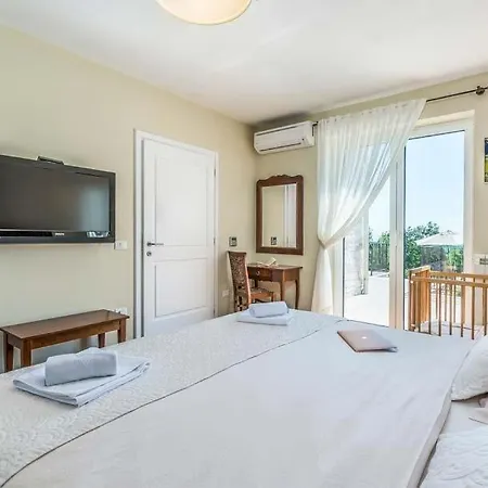 Sterpazzi Sleeps 8 Pool Air Con Wifi Villa Strpačići