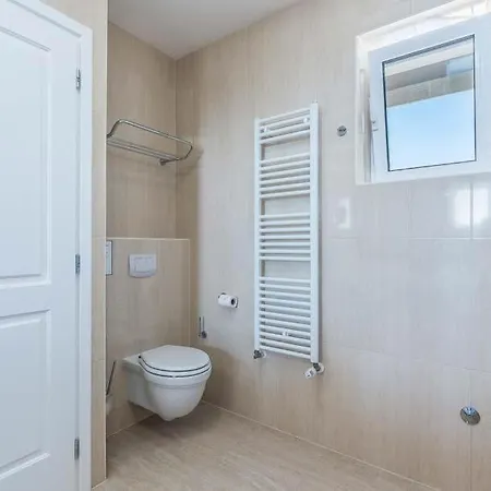 Sterpazzi Sleeps 8 Pool Air Con Wifi Villa *