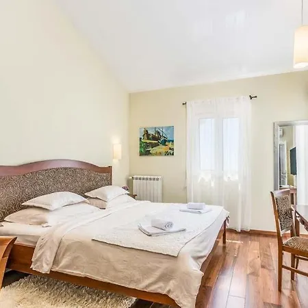 Sterpazzi Sleeps 8 Pool Air Con Wifi 别墅 Strpacici